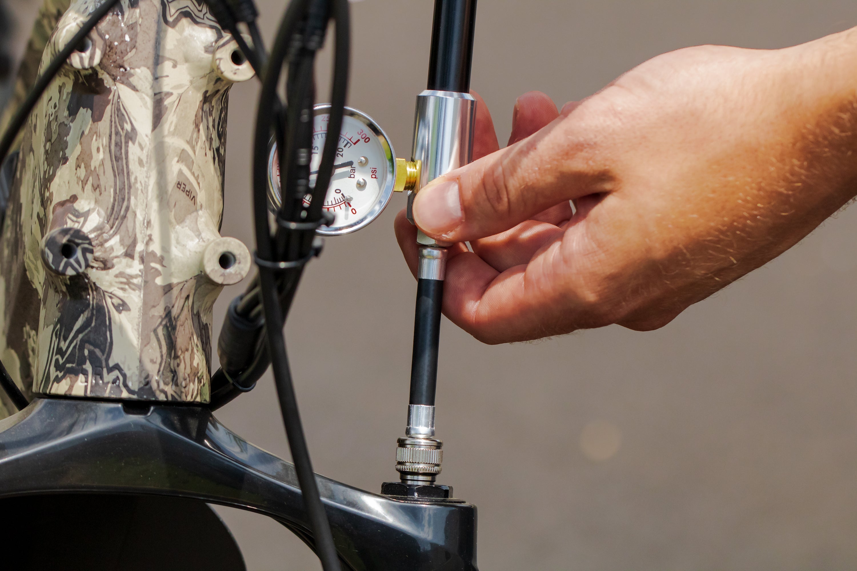 Buzzy’s Pollinator 300PSI Shock Pump